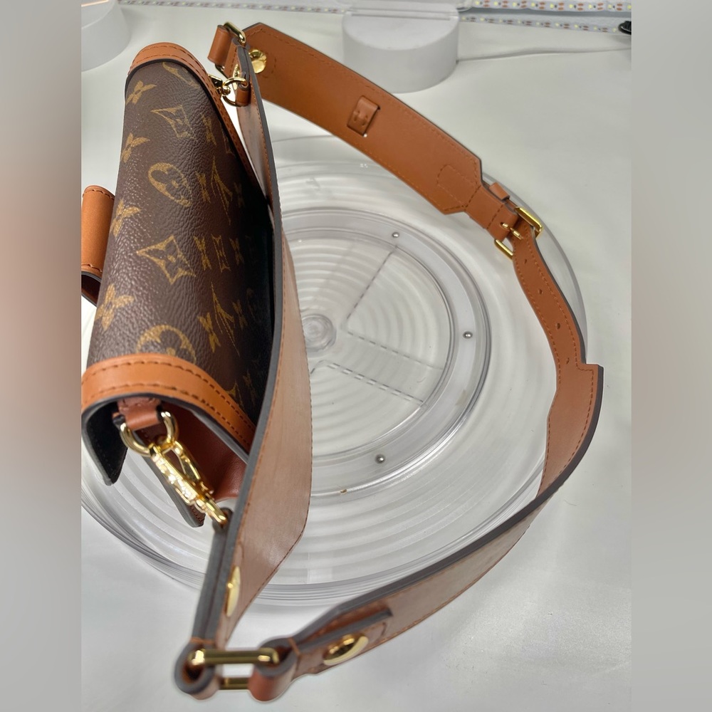 Louis Vuitton belt bag - Picture 5 of 16